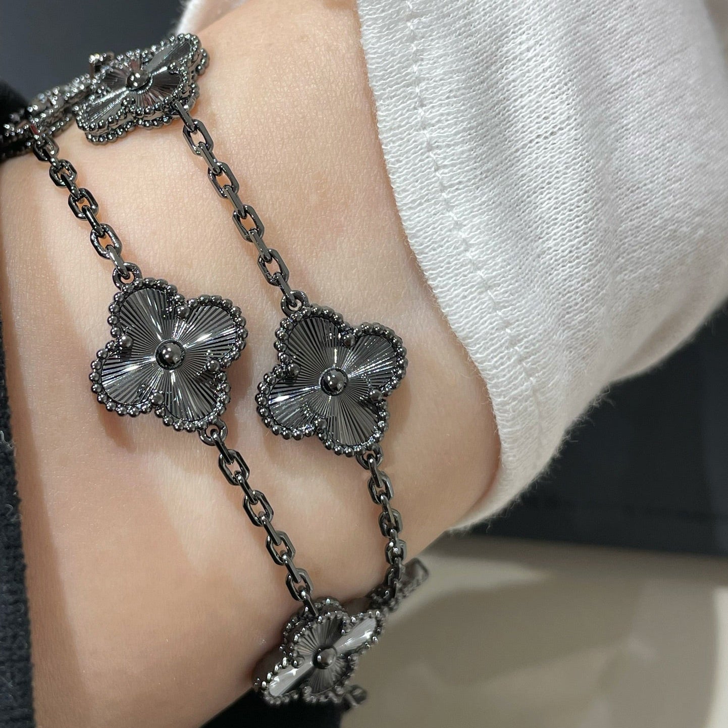 [Royal]CLOVER 5 MOTIF BLACK BRACELET