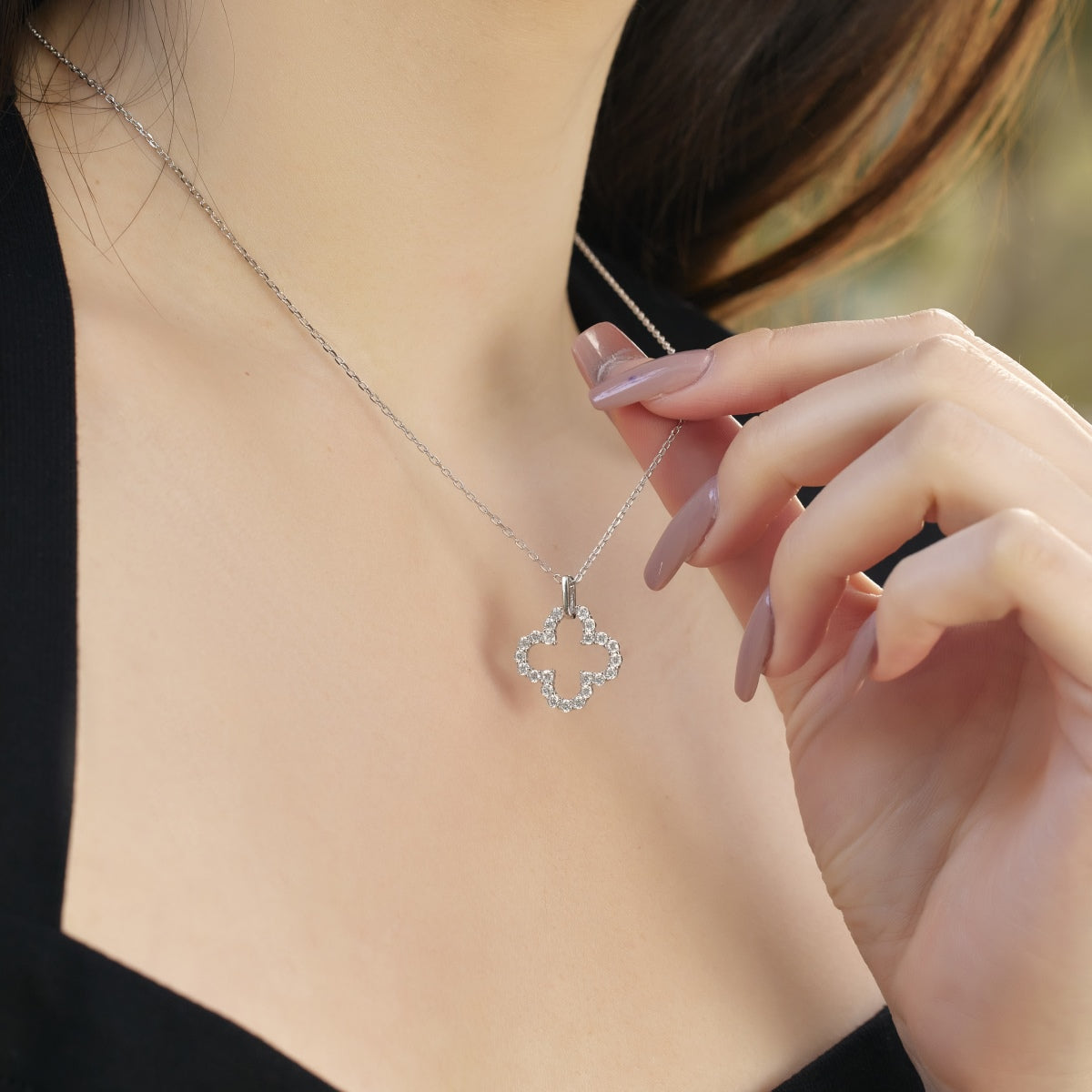 [Royal]Four-Leaf Clover Hollow Design Exquisite Necklace