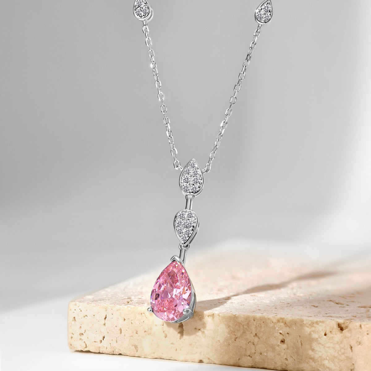 [Royal]Dazzling Pear Cut Necklace