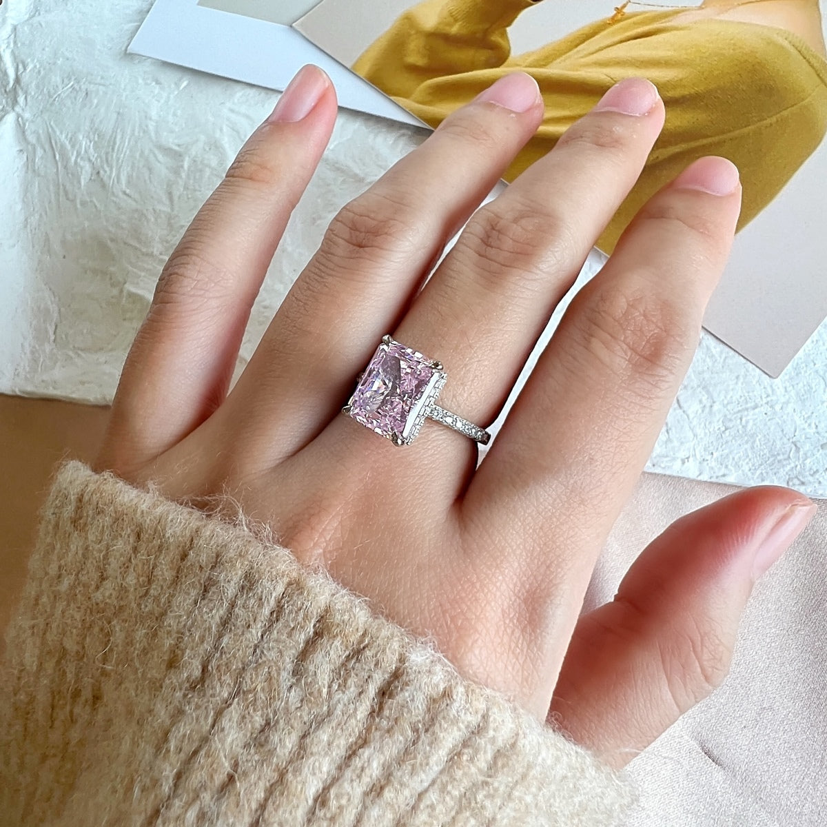 [Royal]4.0 Carat Luxurious Engagement Ring