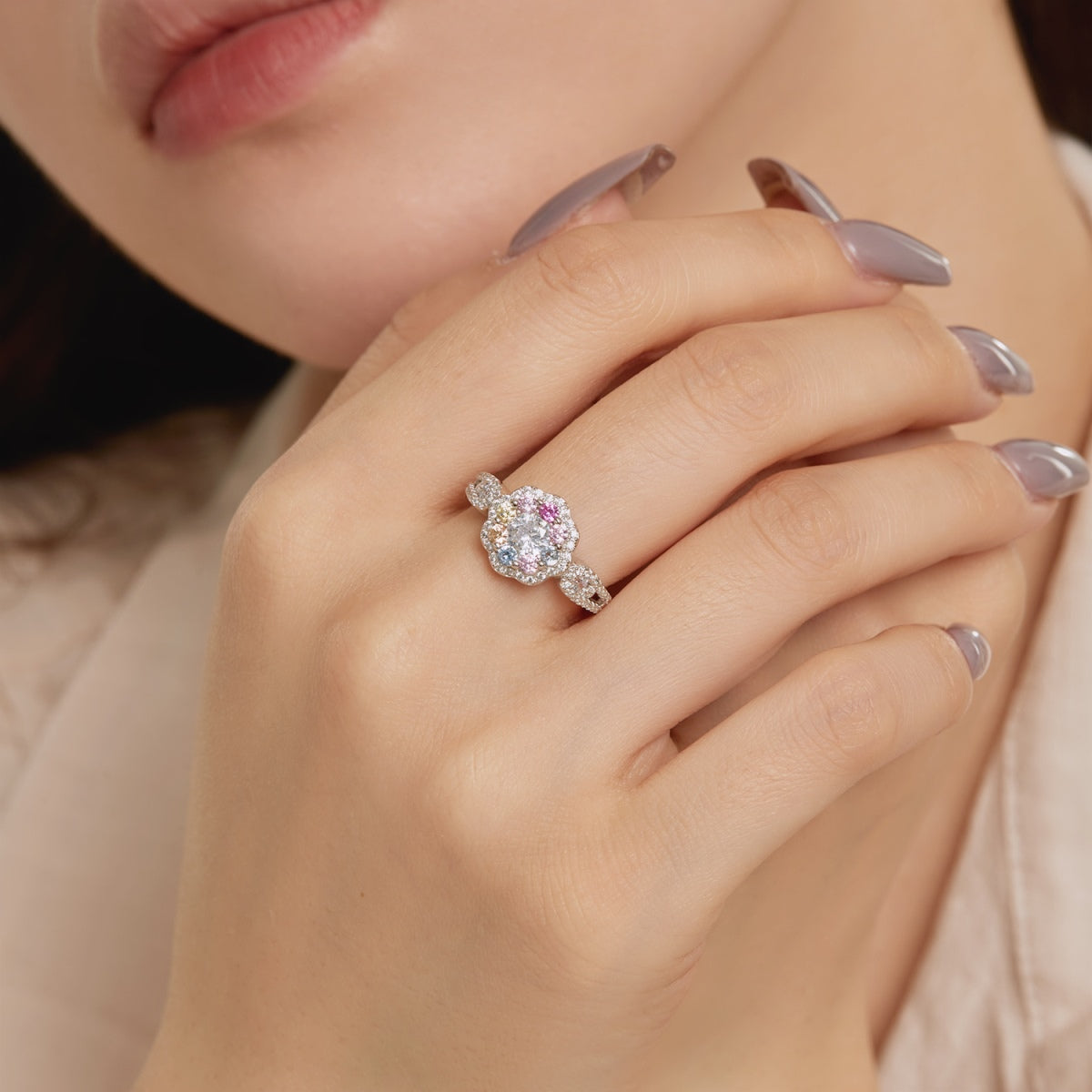 [Royal]Delicate Colorful Round Cut Flower Shape Wedding Ring