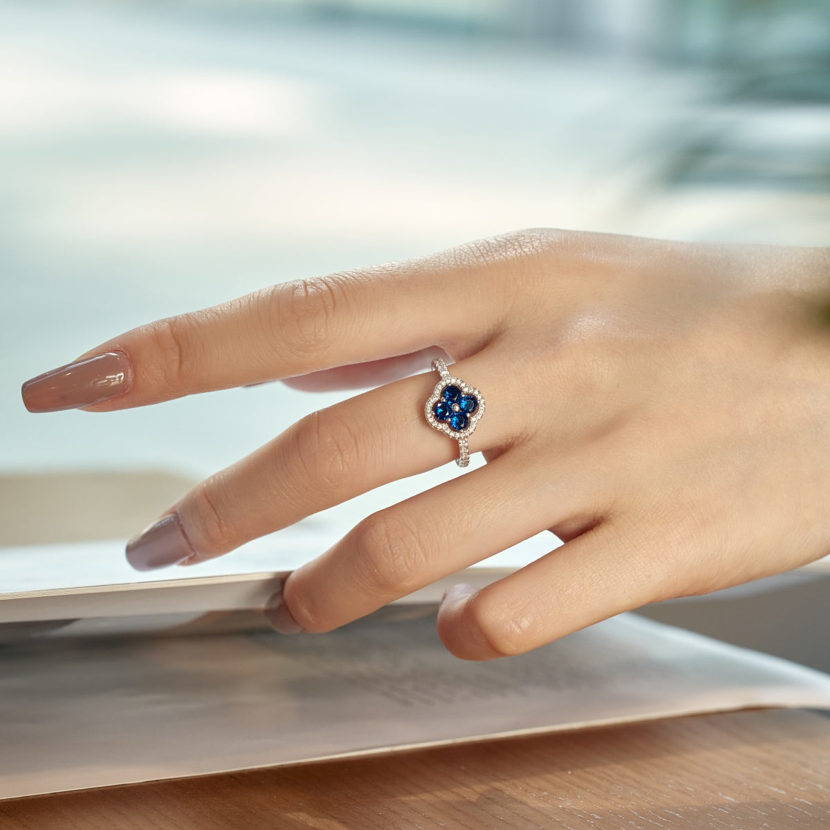 [Royal]Ring mit vierblättrigem Kleeblatt-Blumendesign