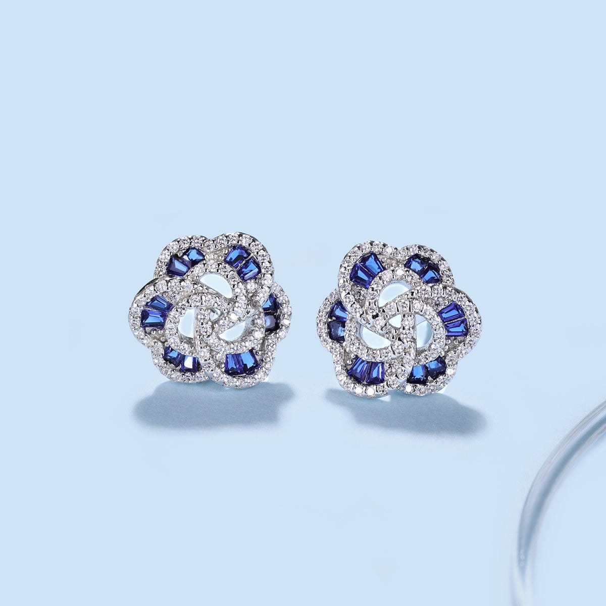 [Royal]Exquisite Flower Shape Daily Earrings