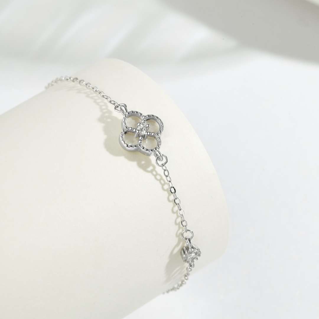 [Royal]Delicate Four Leaf Clover Bracelet