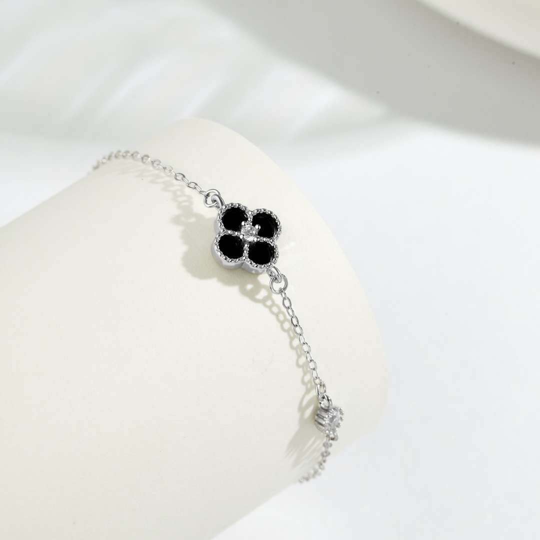 [Royal]Delicate Four Leaf Clover Bracelet