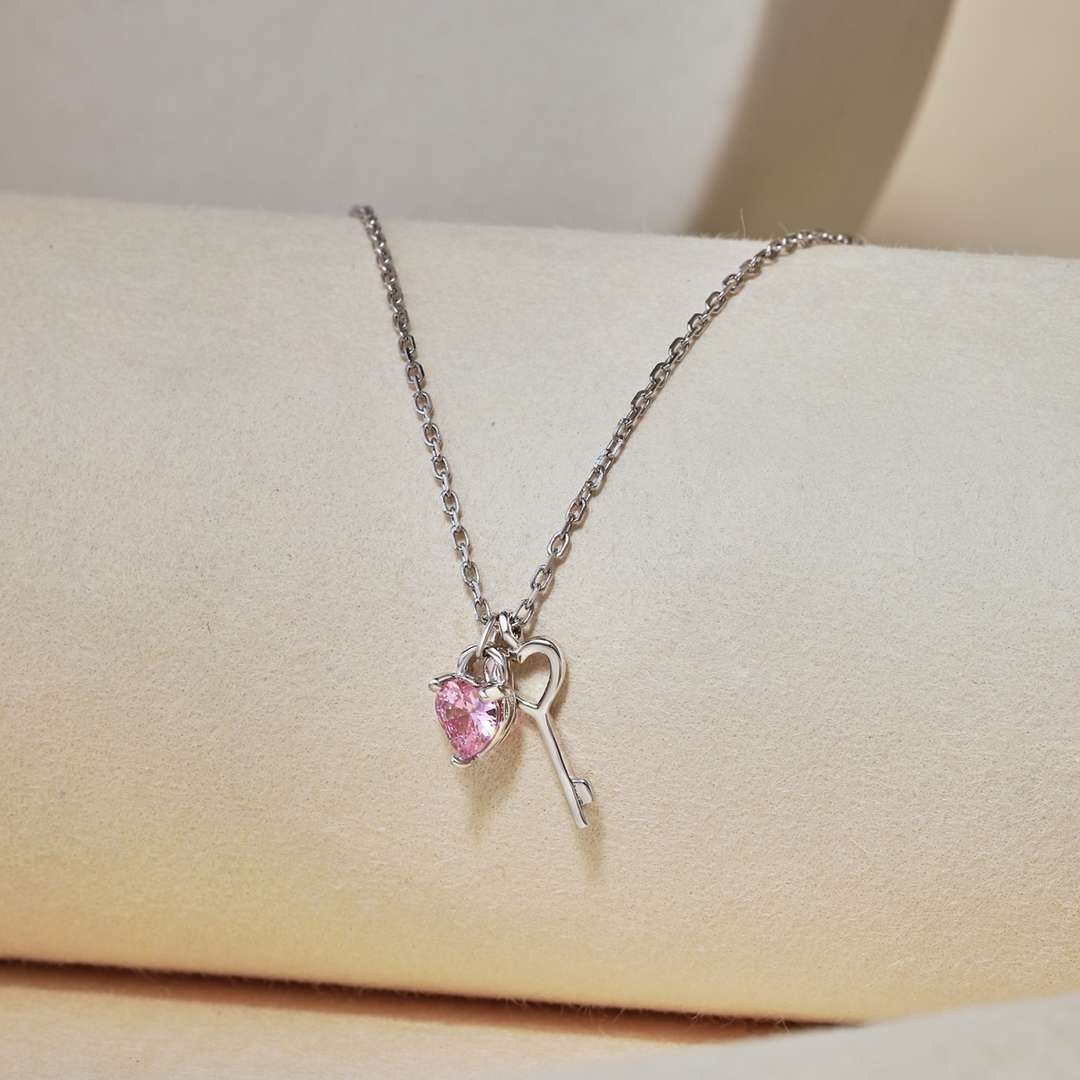 [Royal]Unique Heart Shape Key Pendent Necklace