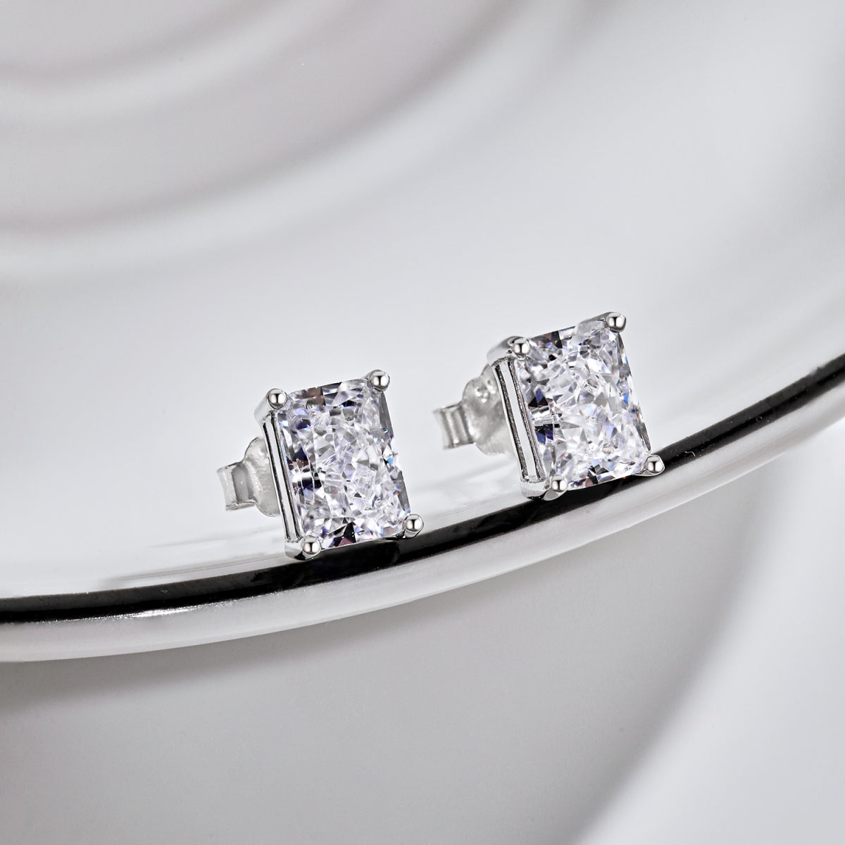 [Royal]Radiant Luxurious Princess Cut Daily Earrings