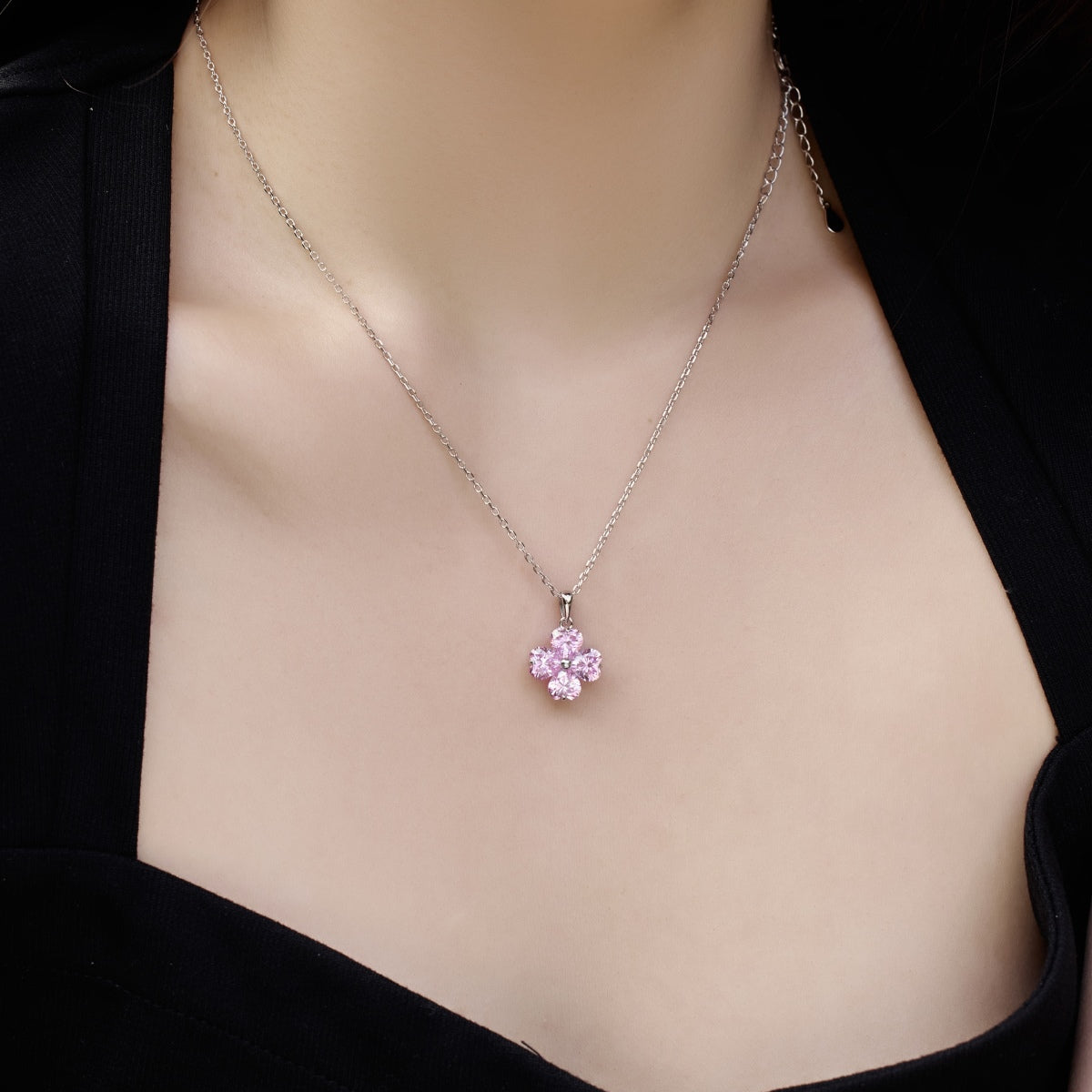 [Royal]Heart-Shaped Four-Leaf Clover Bead Necklace