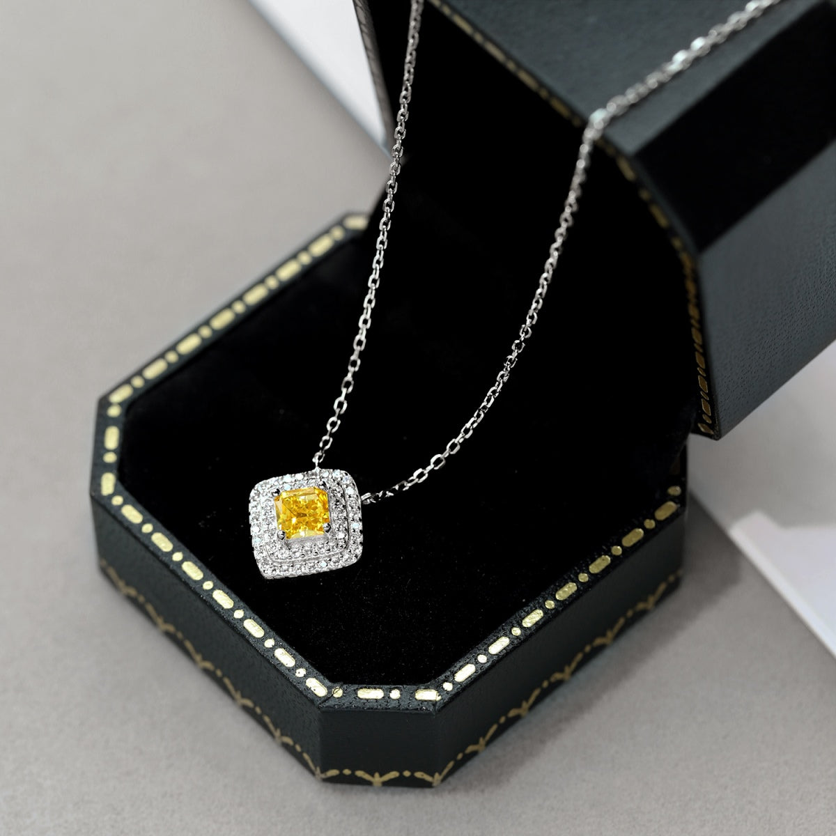 [Royal]Sparkling Asscher Cut Necklace