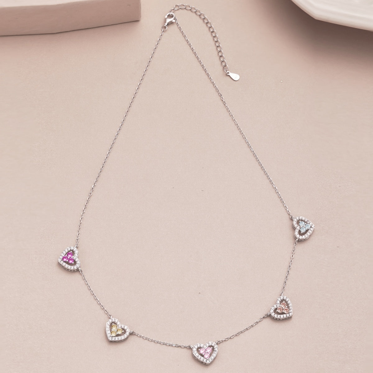 [Royal]Sparkling Five Heart Necklace