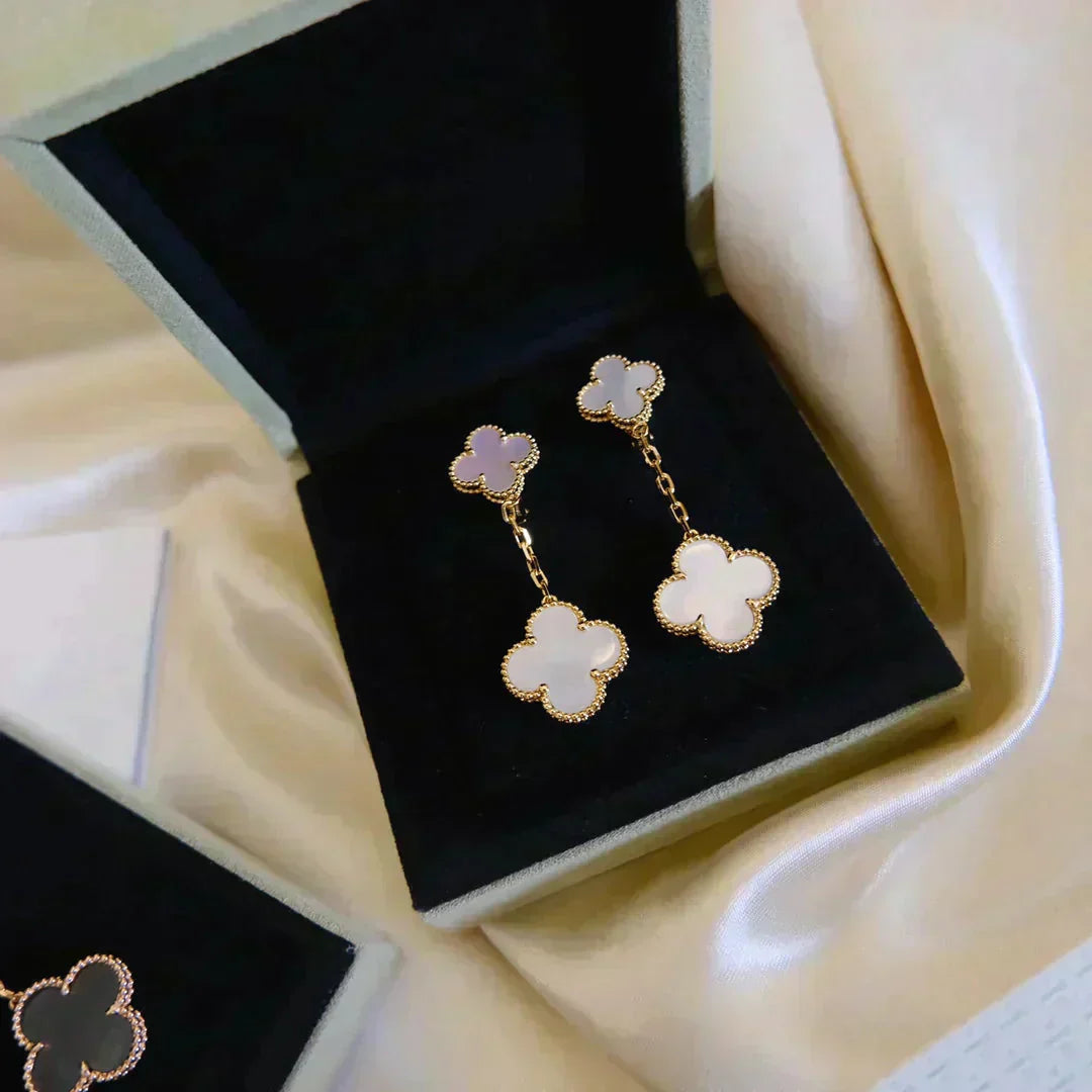 [Royal]CLOVER 2 MOTIF WHITE MOP EARRINGS