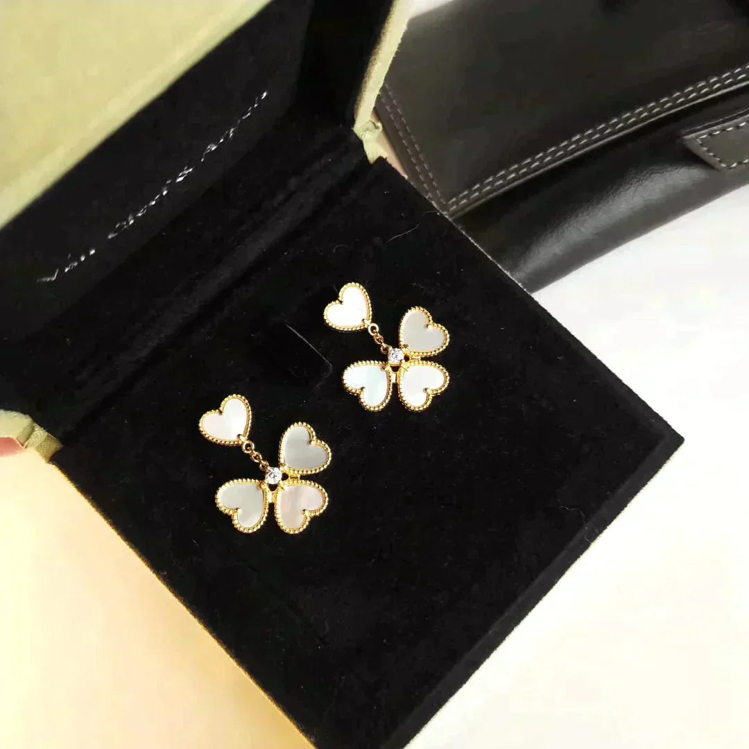 [Royal]CLOVER SWEET WHITE MOP EARRINGS