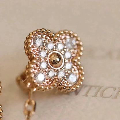 [Royal]CLOVER MEDIUM 1 MOTIFS FUll DIAMOND EARRINGS