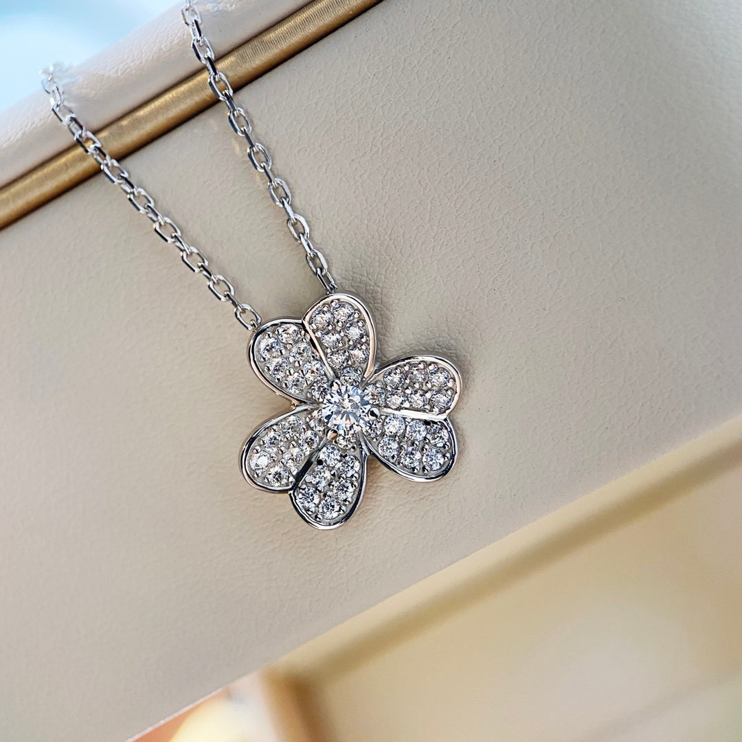 [Royal]CLOVER DIAMOND NECKLACE SILVER