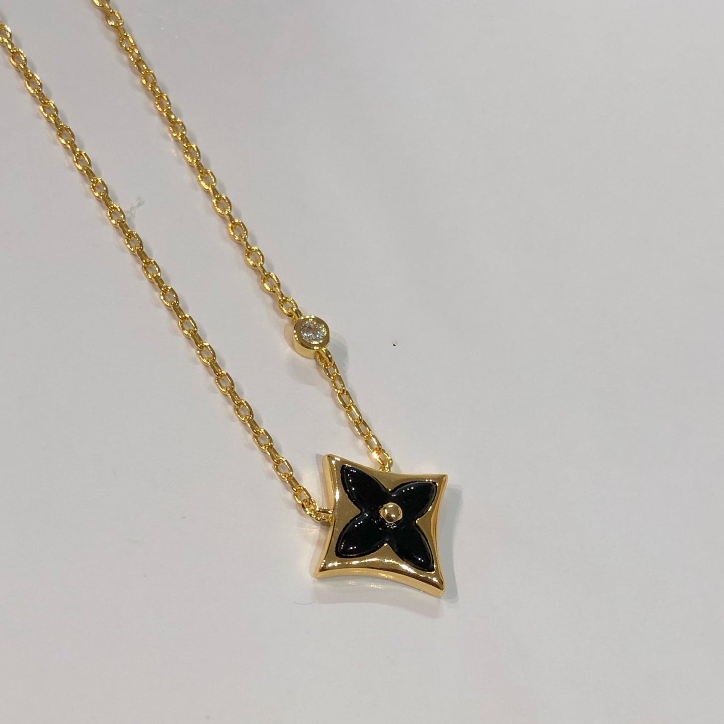 [Royal]STAR BLACK MOP NECKLACE