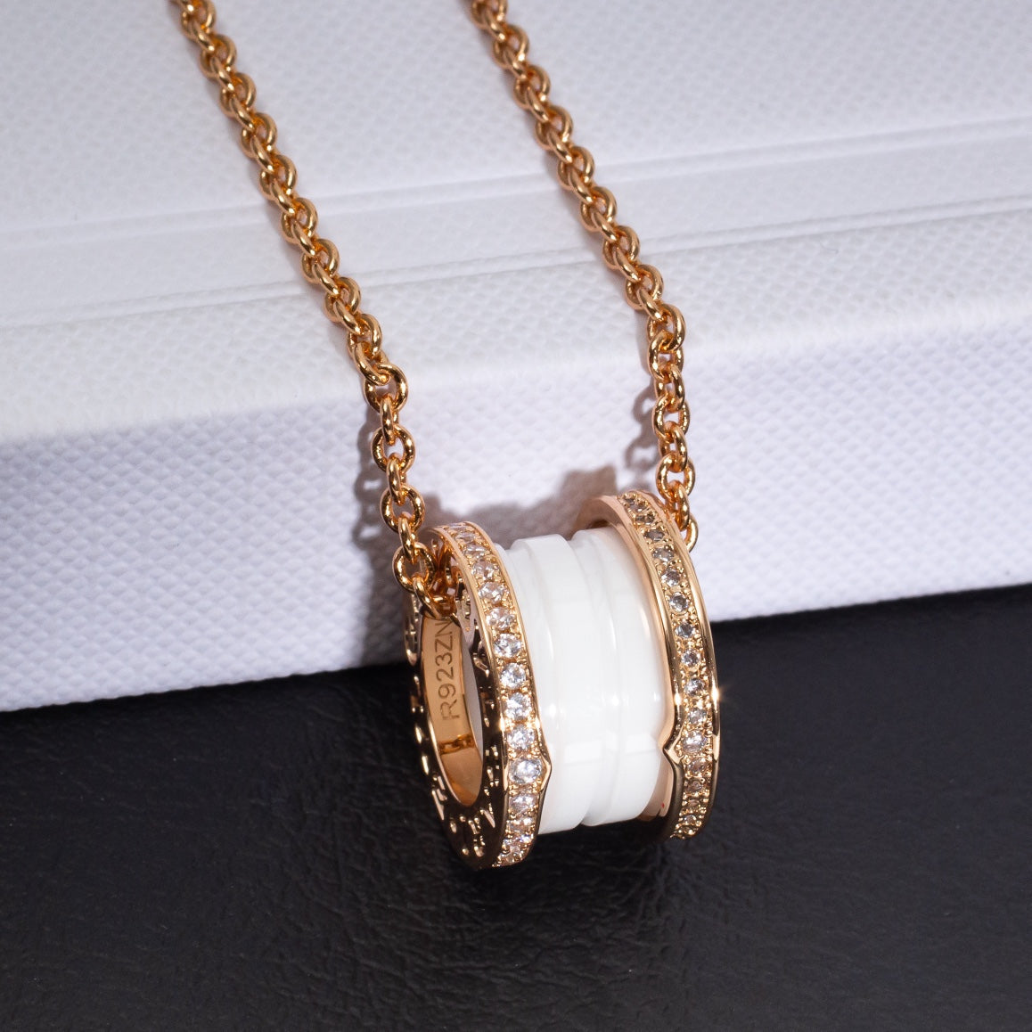 [Royal]ZERO 1 WHITE CERAMIC PINK GOLD DIAMOND NECKLACE