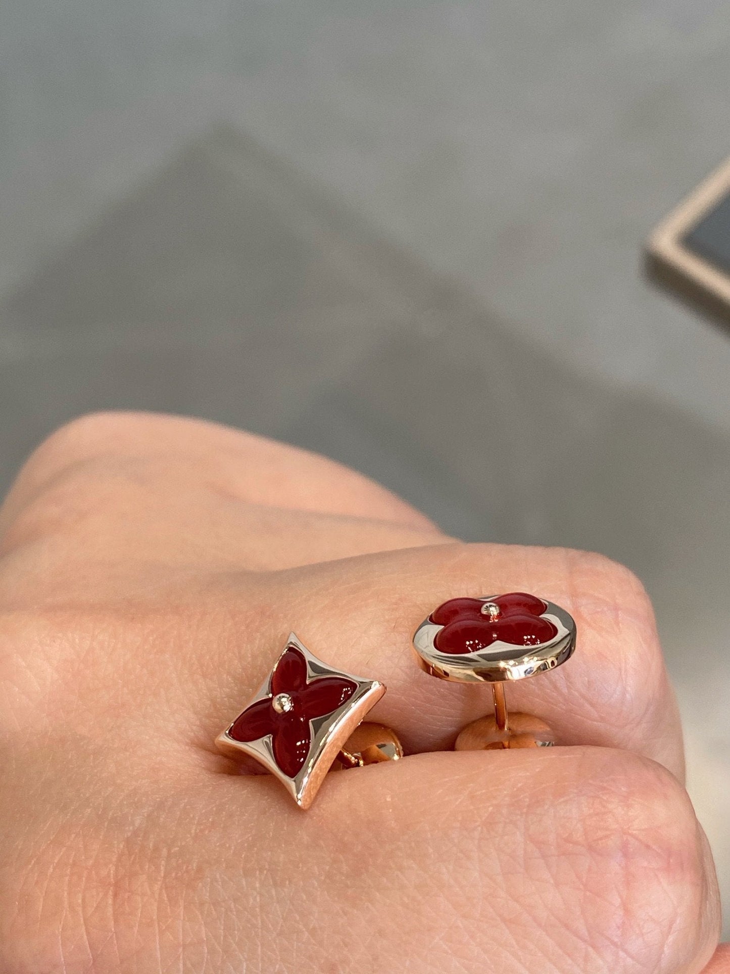 [Royal]STAR AND SUN PINK GOLD CARNELIAN STUD EARRINGS