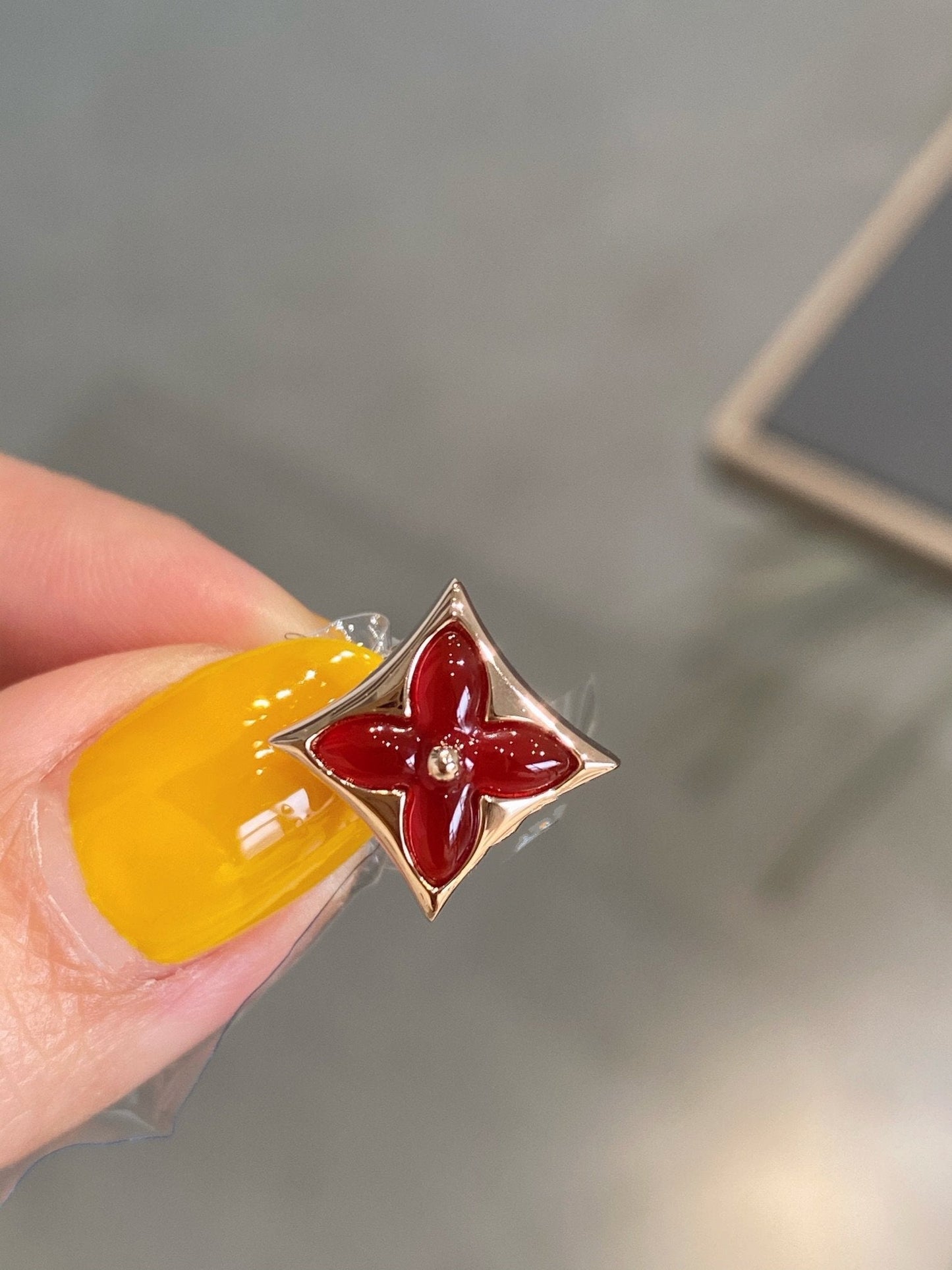 [Royal]STAR AND SUN PINK GOLD CARNELIAN STUD EARRINGS