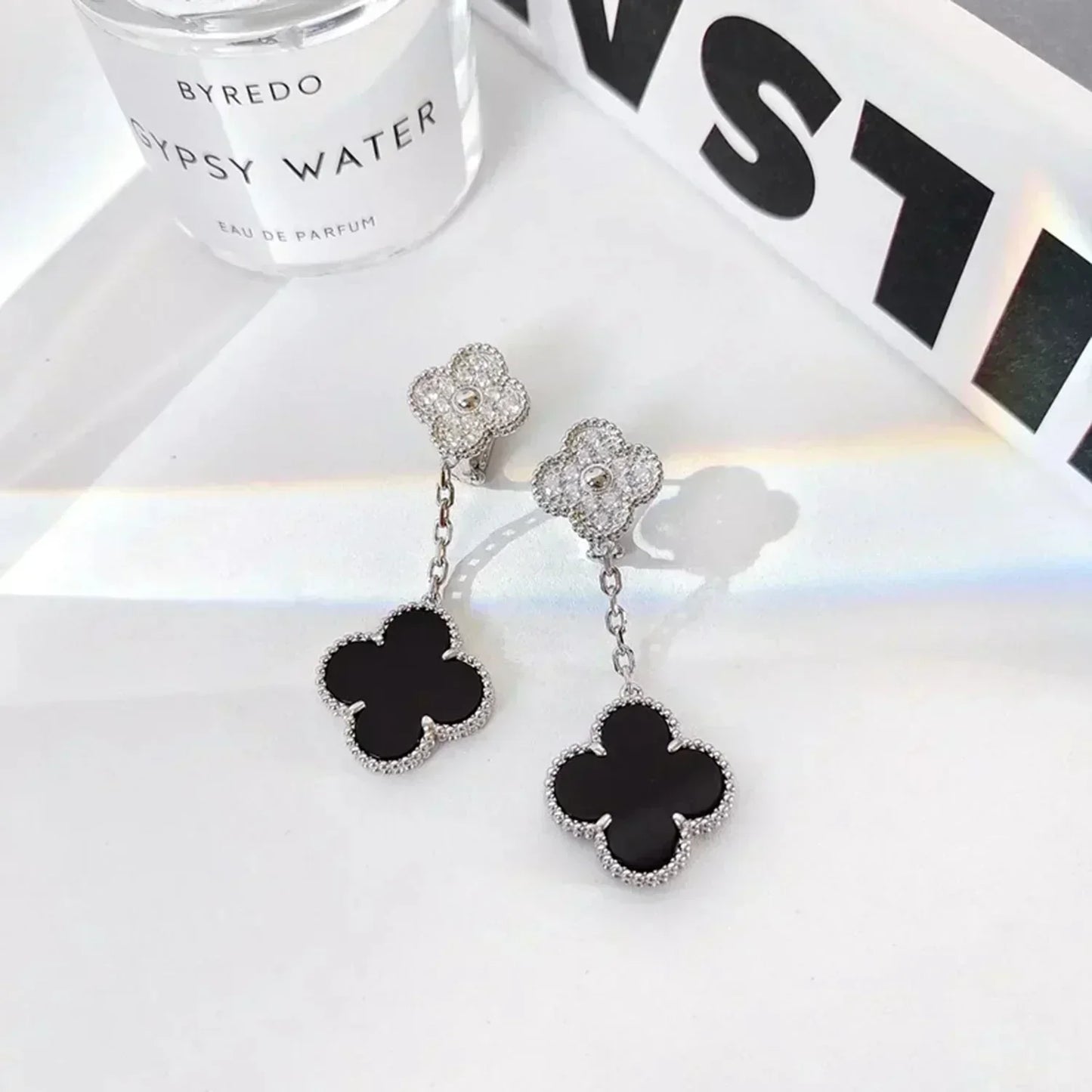 [Royal]CLOVER 2 MOTIFS  DIAMOND ONYX EARRINGS SILVER