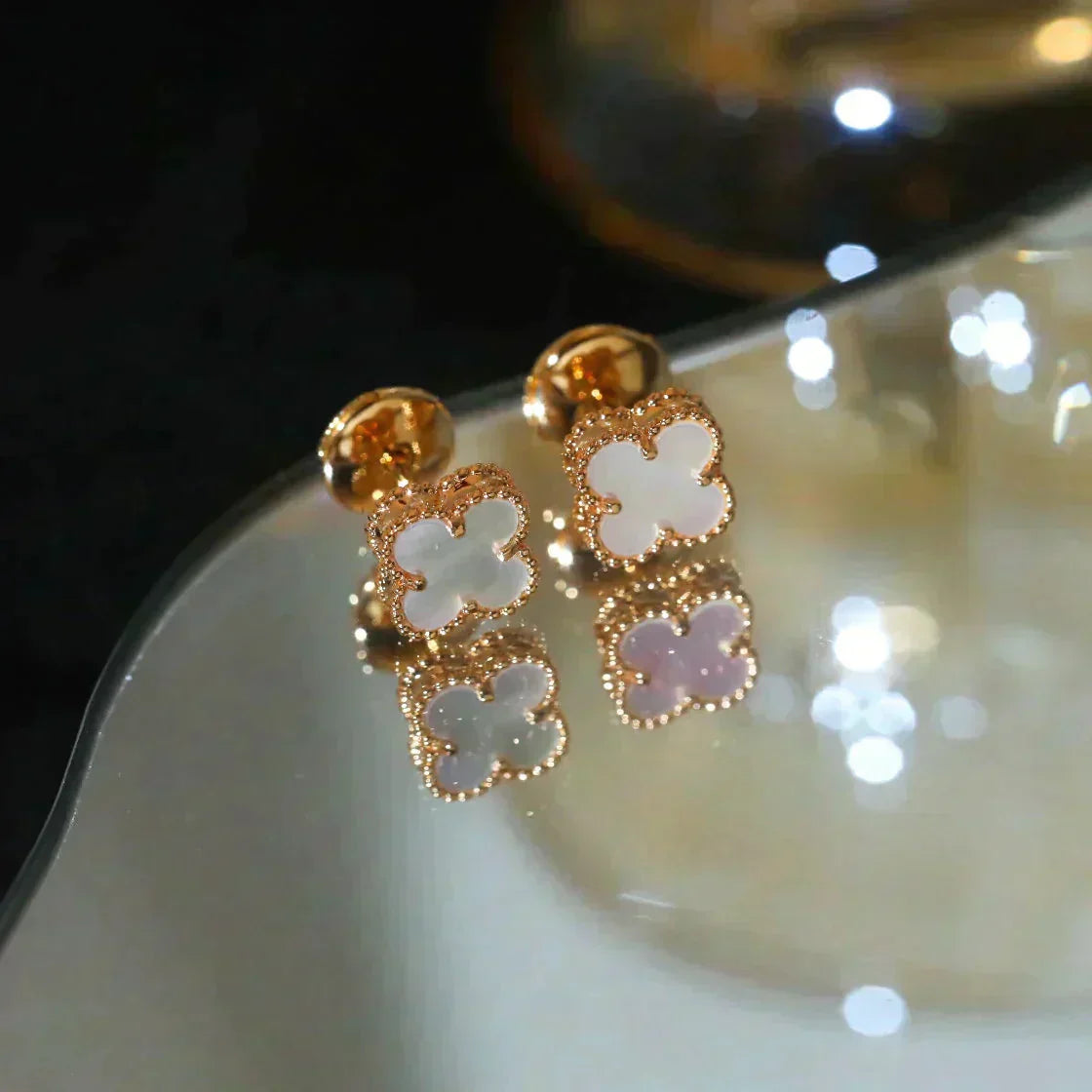 [Royal]CLOVER MINI 9.5MM WHITE MOP EARRINGS