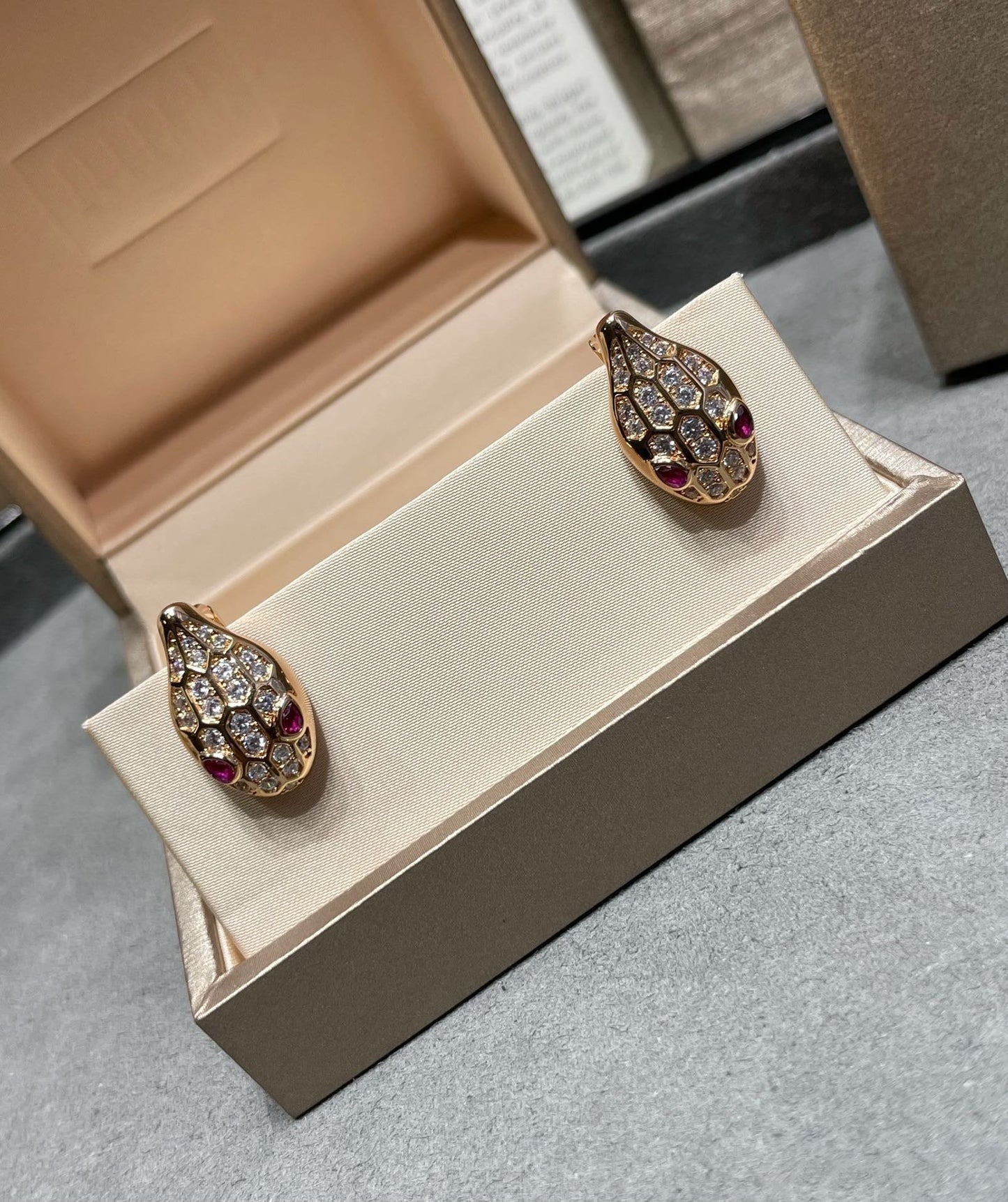 [Royal]SERPENT DIAMOND STUD EARRINGS