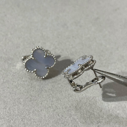 [Royal]CLOVER CHALCEDONY SILVER STUD EARRINGS