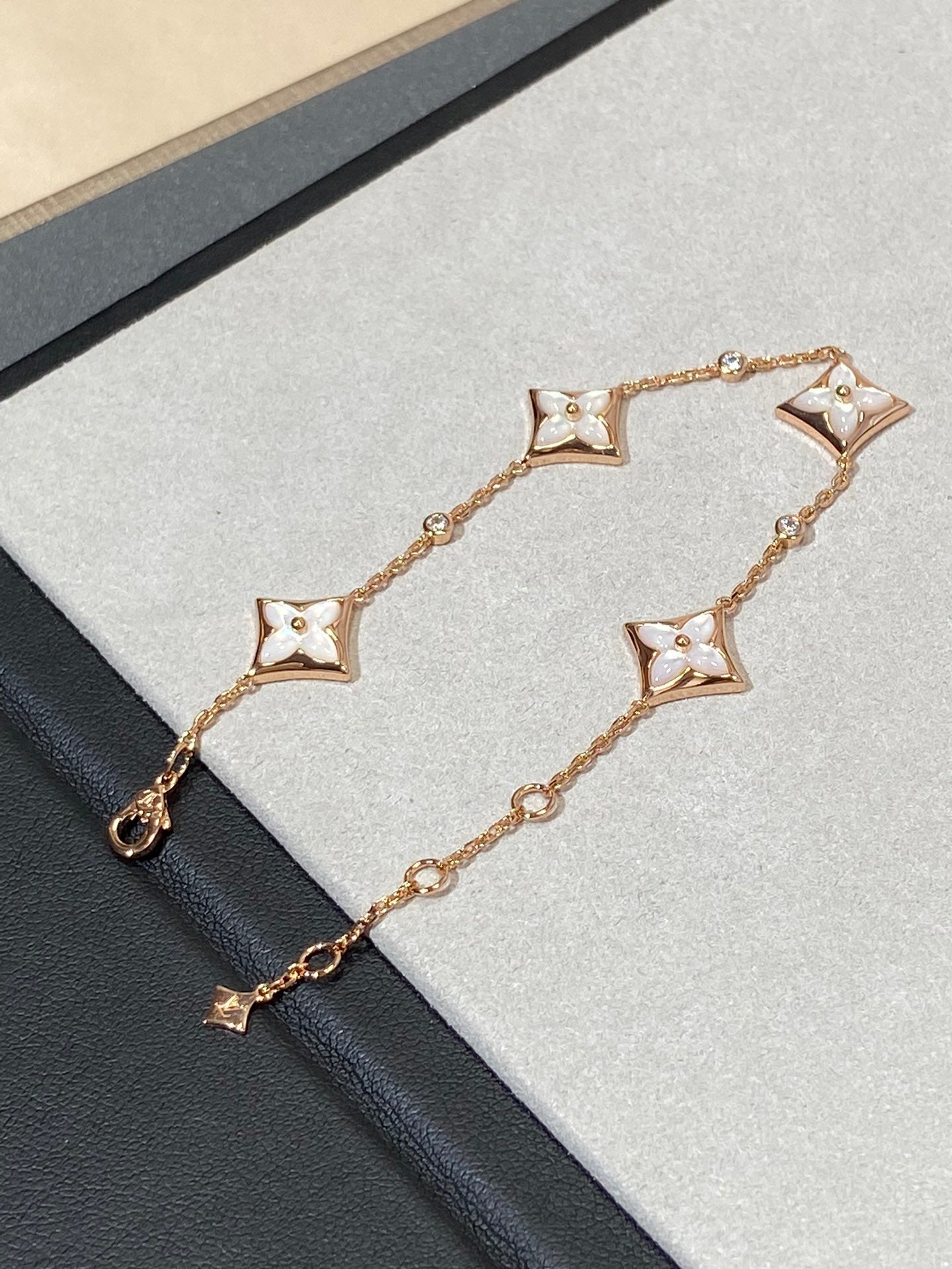 [Royal]STAR 4 MOTIF MOP DIAMOND PINK GOLD BRACELET