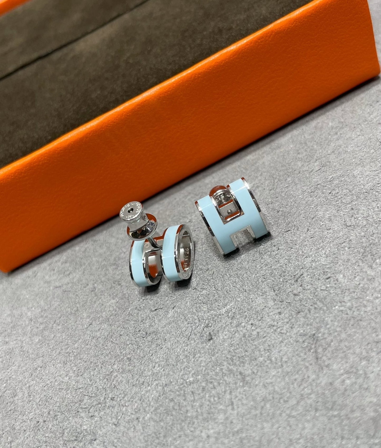 [Royal]POP H SKY BLUE STUD EARRINGS