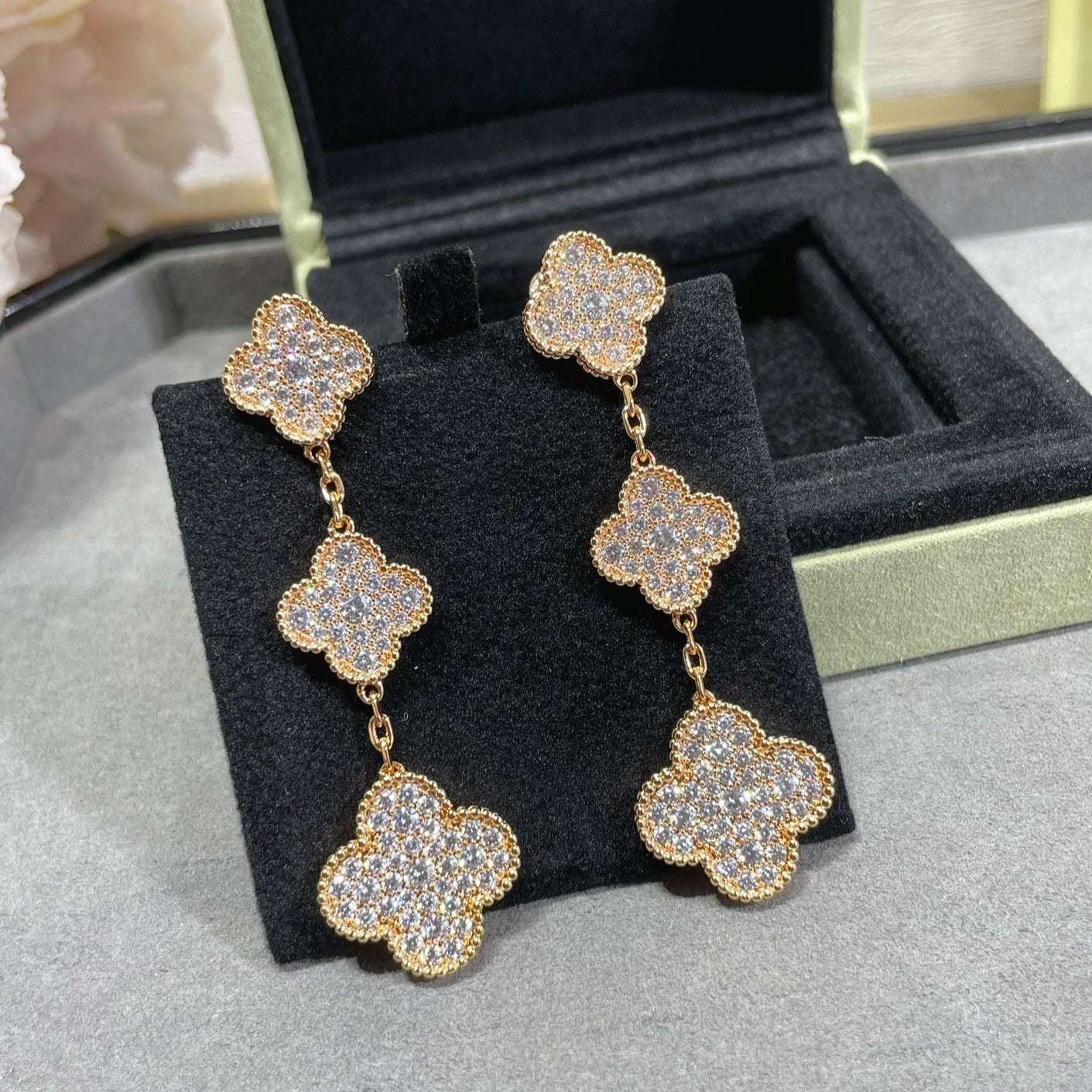 [Royal]CLOVER 3 MOTIFS DIAMOND PAVED ROSE GOLD EARRINGS