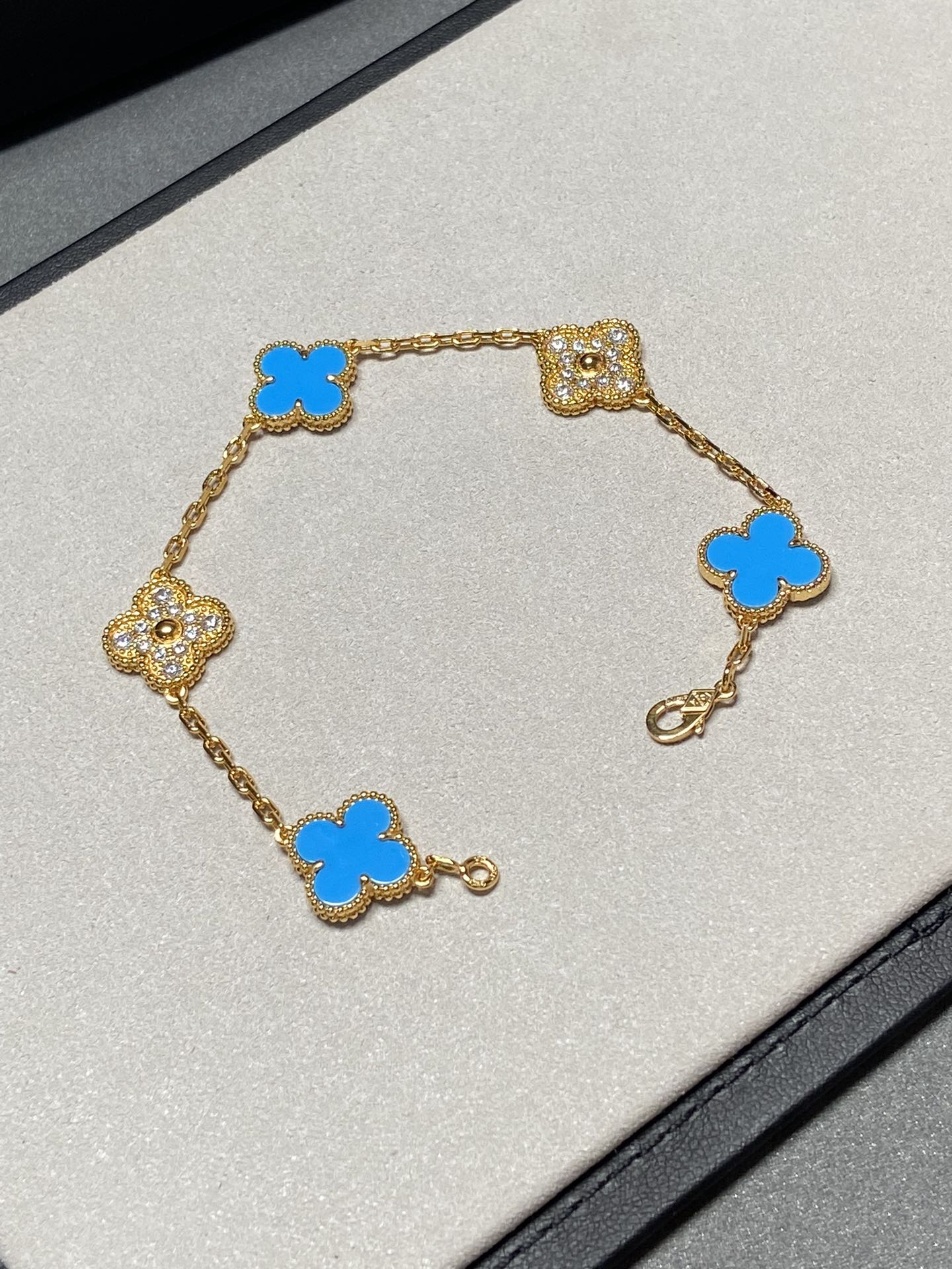 [Royal]CLOVER 5 MOTIF BLUE CHALCEDONY DIAMOND GOLD BRACELET