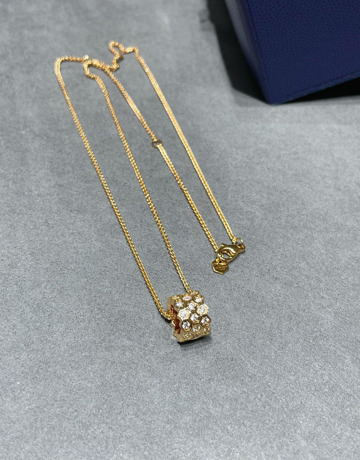 [Royal]BEE LOVE DIAMOND PAVED 3 ROW NECKLACE