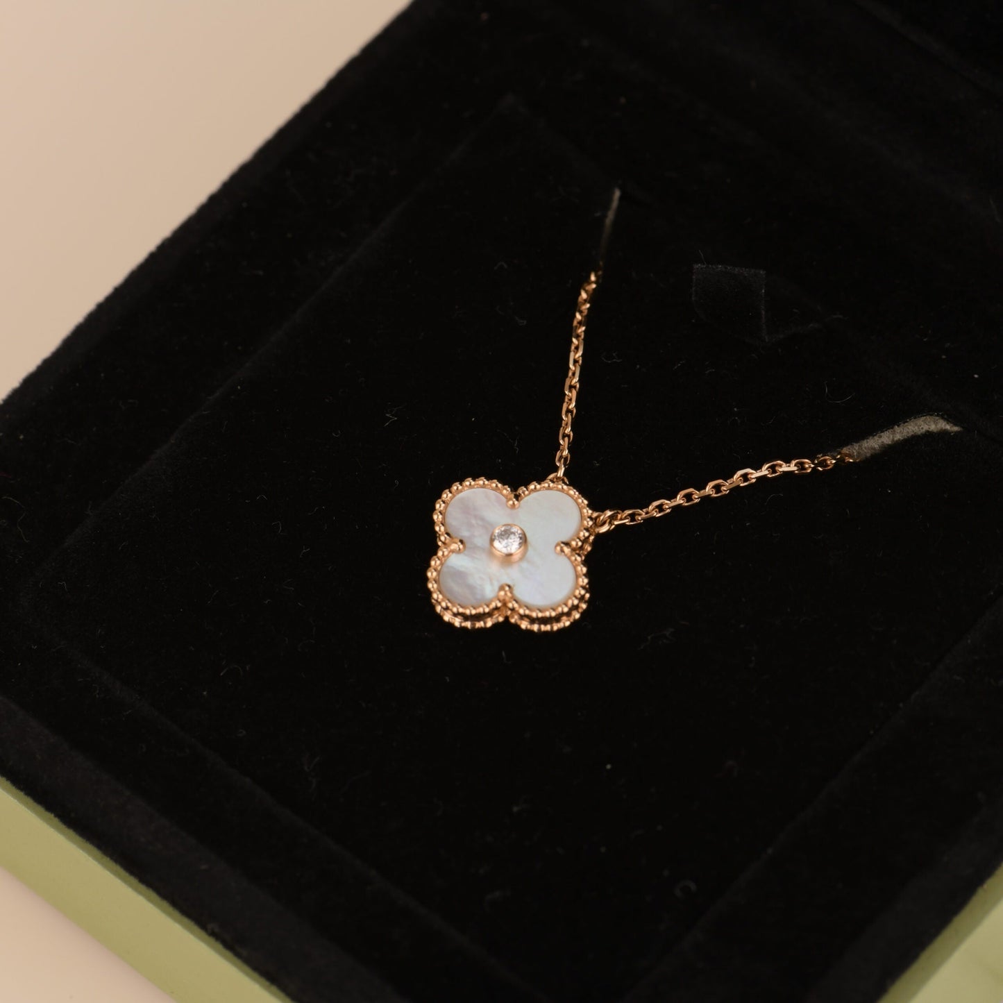 [Royal]CLOVER 15MM DIAMOND WHITE FRITILLARIA NECKLACE