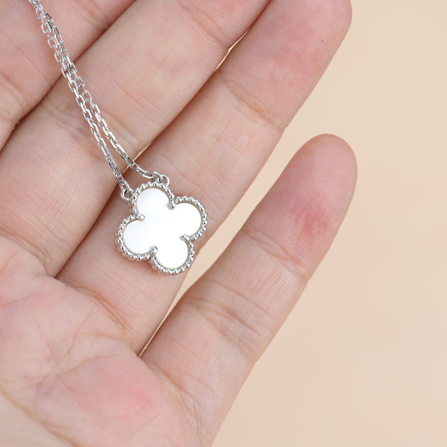 [Royal]CLOVER  15MM WHITE MOTHER-OF-PEARL SILVER