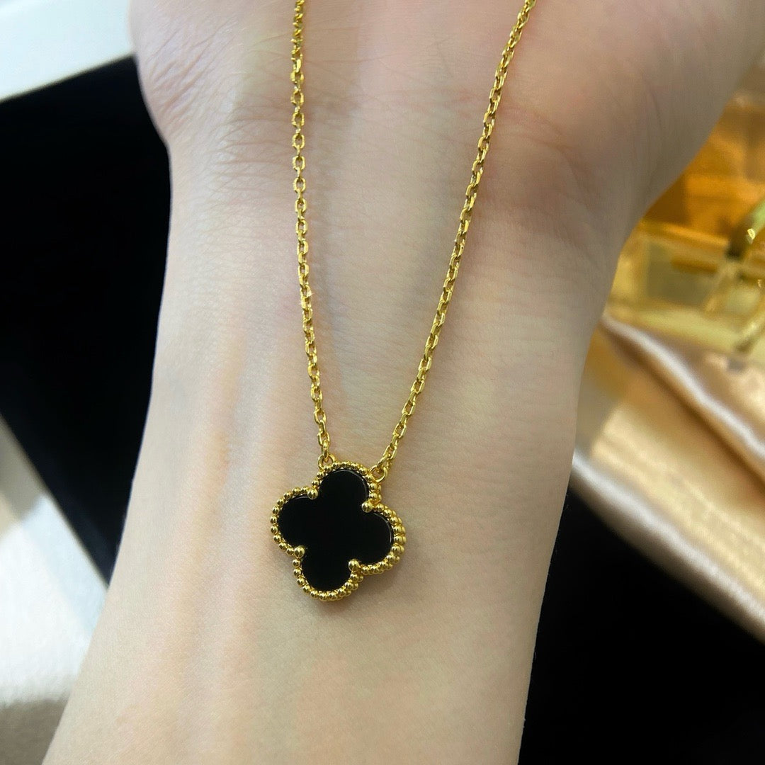 [Royal]CLOVER 15MM BLACK ONYX SINGLE FLOWER NECKLACE