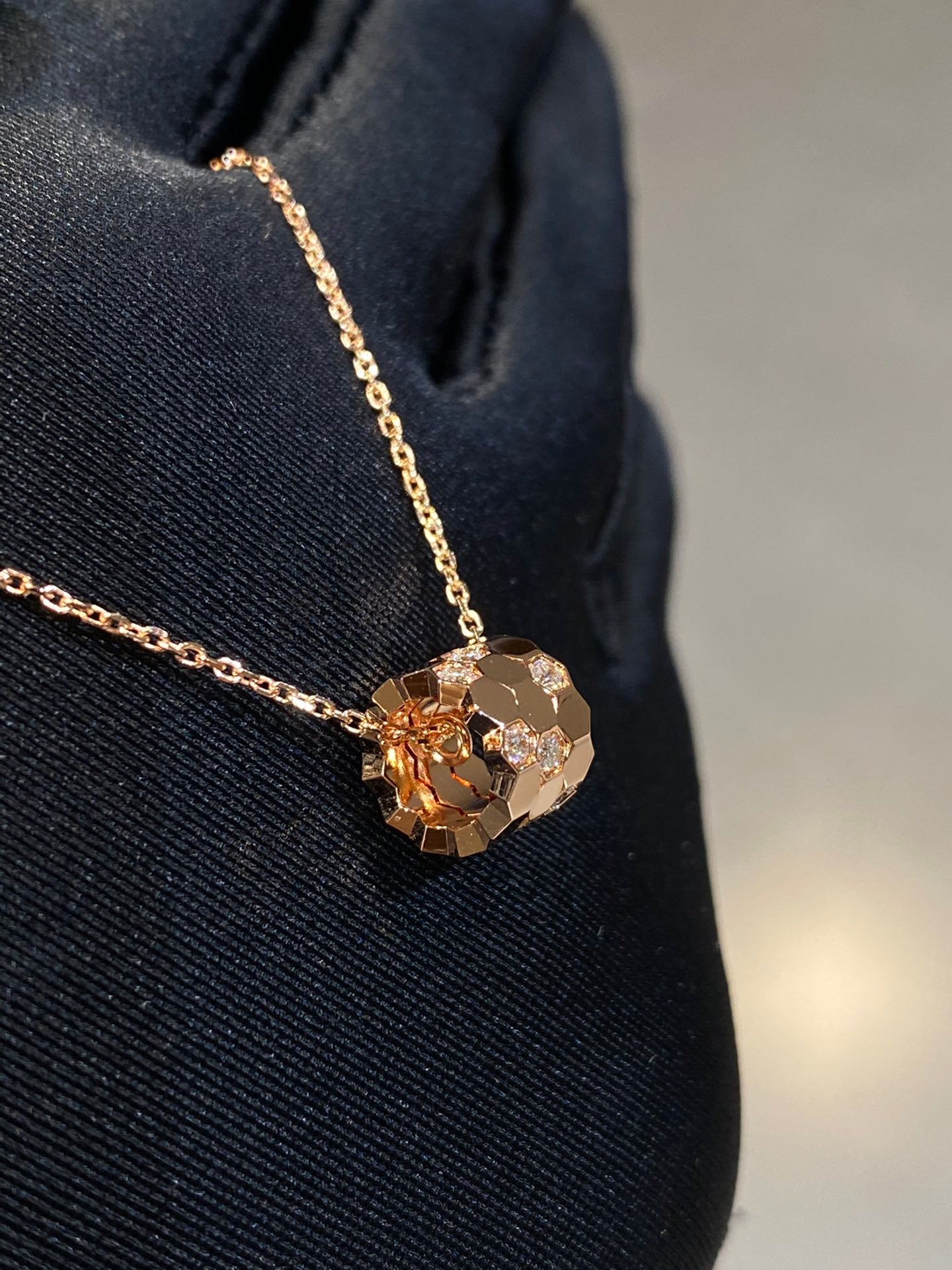 [Royal]BEE LOVE DIAMOND NECKLACE