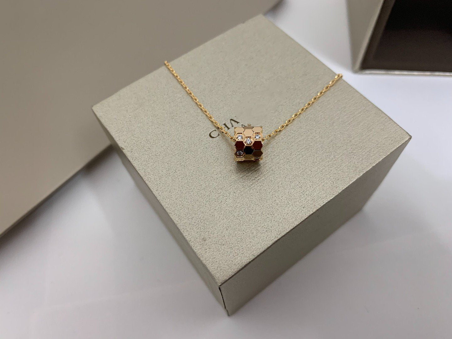 [Royal]BEE LOVE DIAMOND NECKLACE