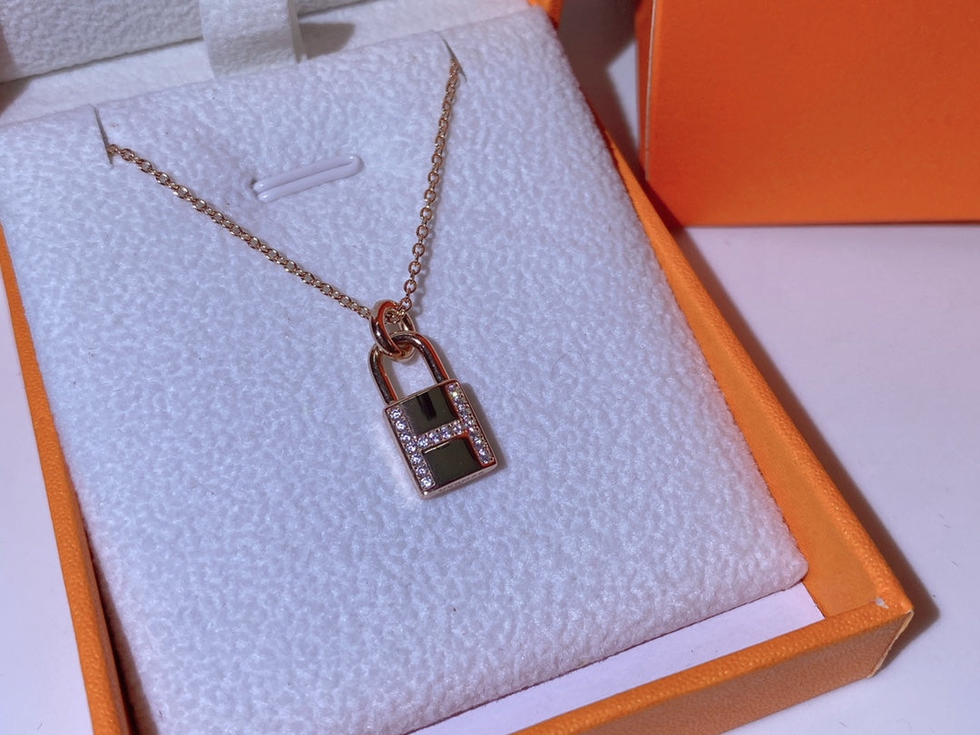 [Royal]HM ADVANCED NICHE LOCK HEAD NECKLACE DIAMONDS