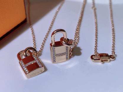 [Royal]HM ADVANCED NICHE LOCK HEAD NECKLACE DIAMONDS