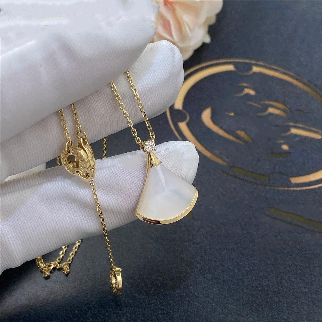 [Royal]DREAM NECKLACE WHITE MOP GOLD 1 DIAMOND