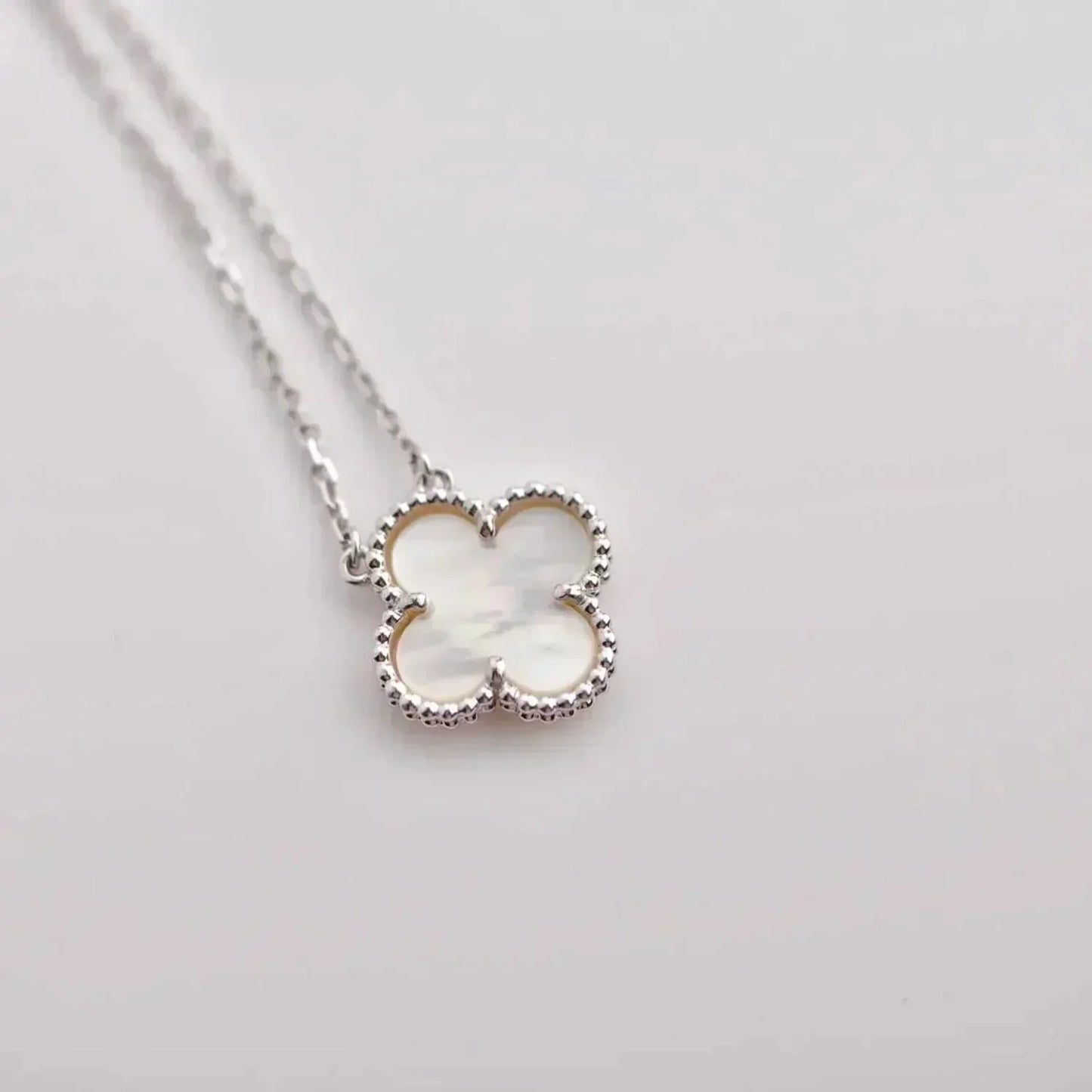 [Royal]CLOVER  15MM WHITE MOTHER-OF-PEARL SILVER