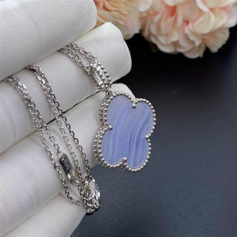 [Royal]CLOVER SILVER CHALCEDONY BIG CLOVER NECKLACE