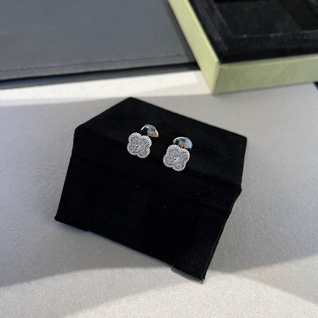 [Royal]CLOVER MINI DIAMOND STUD EARRINGS