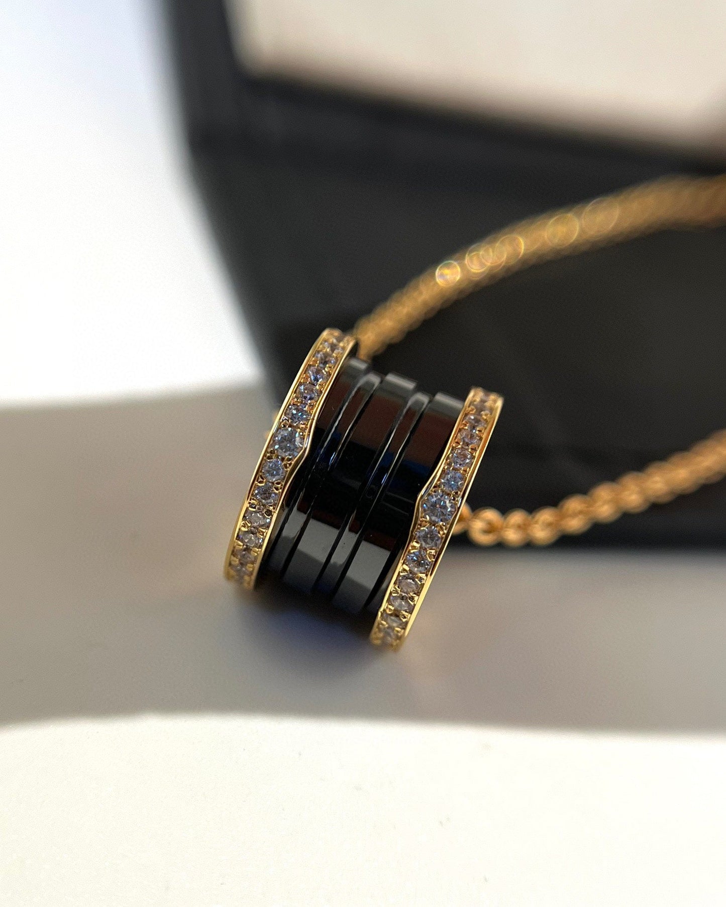 [Royal]ZERO 1 BLACK CERAMIC DIAMOND PINK GOLD NECKLACE