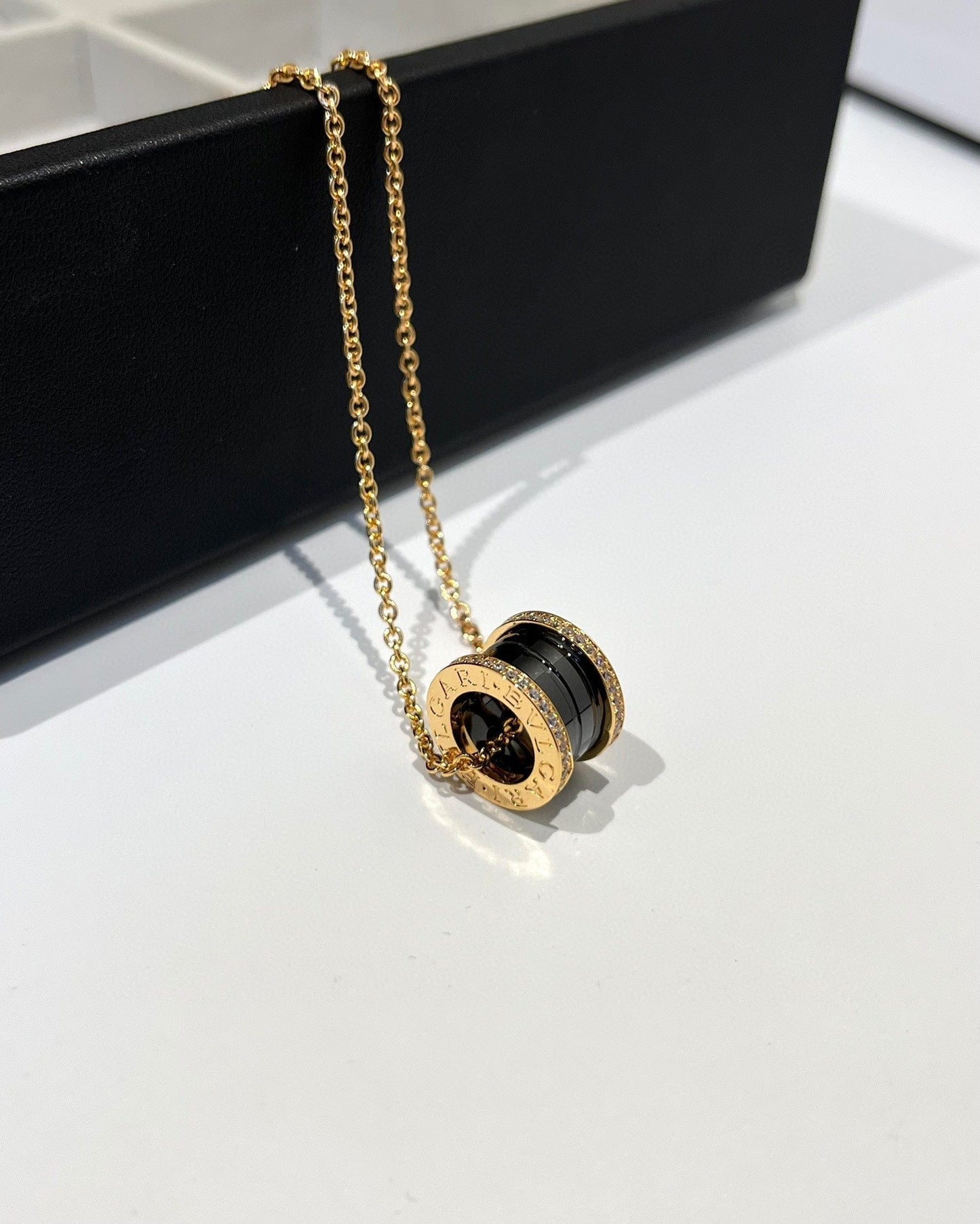 [Royal]ZERO 1 BLACK CERAMIC DIAMOND PINK GOLD NECKLACE