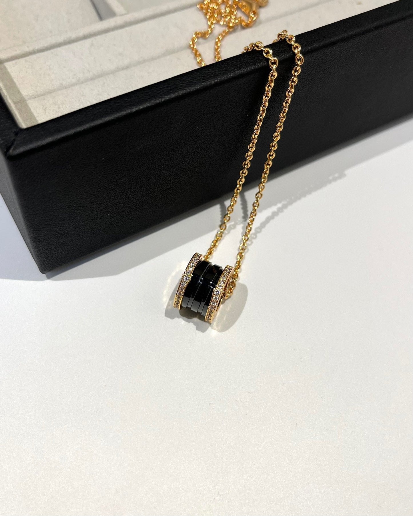 [Royal]ZERO 1 BLACK CERAMIC DIAMOND PINK GOLD NECKLACE